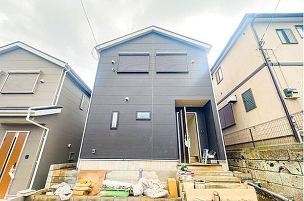 住まいには気付きがあり、住まうごとに様々な角度から違う顔を見せてくれます。新生活は小さな発見の連続です。1号棟。現地(2026年3月)撮影