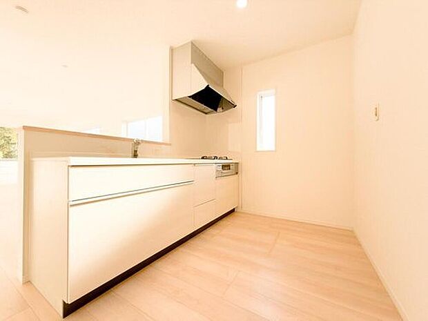 明るく開放的なキッチンは、家族の会話が弾む対面式。スムーズな家事動線で、毎日のお料理がもっと楽しくなります。