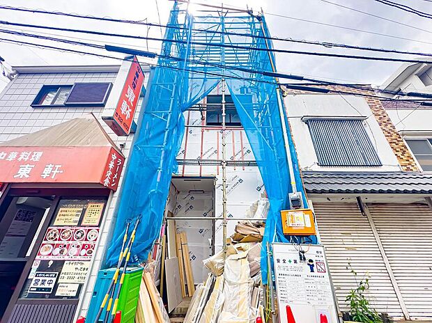 京王井の頭線「高井戸」駅徒歩約3分の好立地。毎日の通勤や通学のストレスが軽減する駅近物件です。現地（2026年4月）撮影