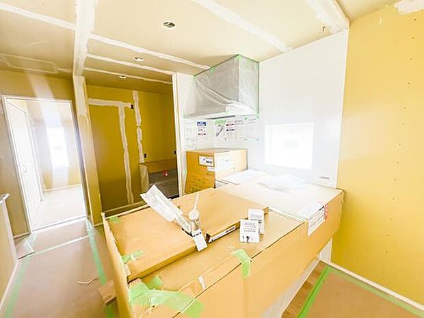 【キッチン】対面式L字型キッチンを採用しております。食洗器・浄水器を完備。室内(2026年3月)撮影