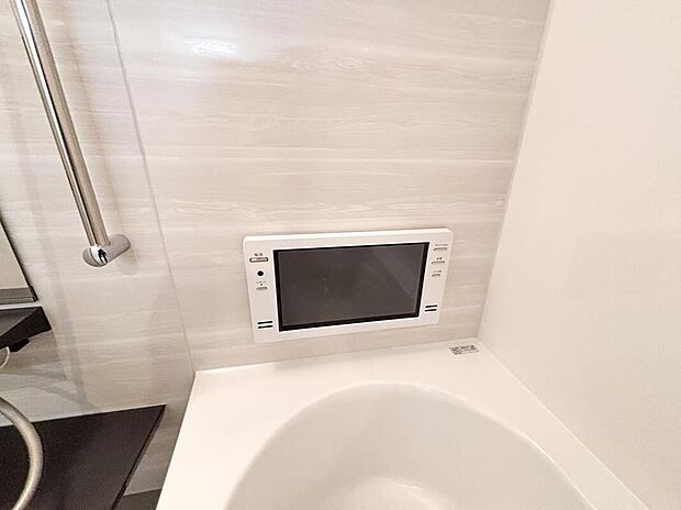 【浴室テレビ】バスタイムが待ち遠しくなる「浴室テレビ」付き。お子様とアニメを見たり、スポーツ観戦で盛り上がります。