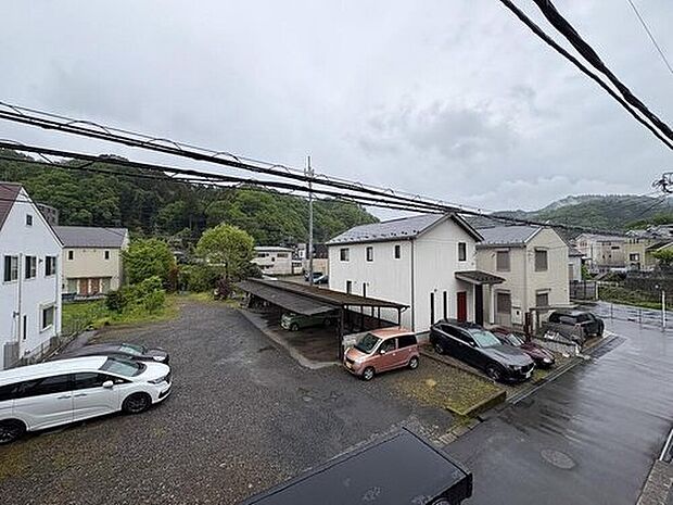 【住戸からの眺望写真】目の前を遮る建物がなく、遠くの山々まで見渡せるパノラマビュー。開放感と、一日中差し込む陽光が、心豊かな毎日を叶えてくれます。