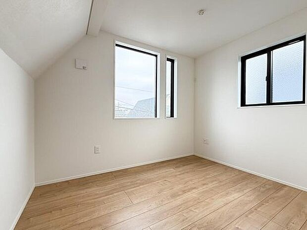 【リビング以外の居室】お子様がいらっしゃるご家族にはお子様のお部屋としてもお使いいただけますね。