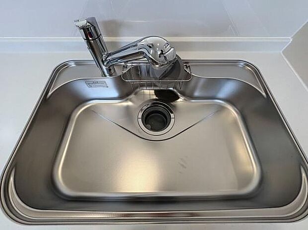 【◆浄水機能付きキッチン水栓◆】浄水機能付き水栓で、いつでも手軽に安心・安全な水を利用できます。料理や飲み水に使えるろ過された清潔な水がすぐに手に入り、毎日の暮らしをしっかりサポートします。