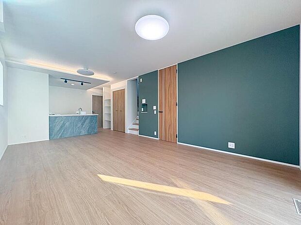 【リビング】キッチンからはお料理のいい香りがしてきそうです。毎日のわくわくがこのリビングから生まれます。