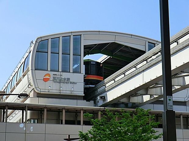 玉川上水駅まで629m 西武拝島線と多摩都市モノレールが乗り入れ、新宿や多摩ニュータウンとのアクセスが良好な駅です。駅周辺は病院、公園、大学、高校、大型集合住宅に囲まれており、スーパーや飲食店も充実。