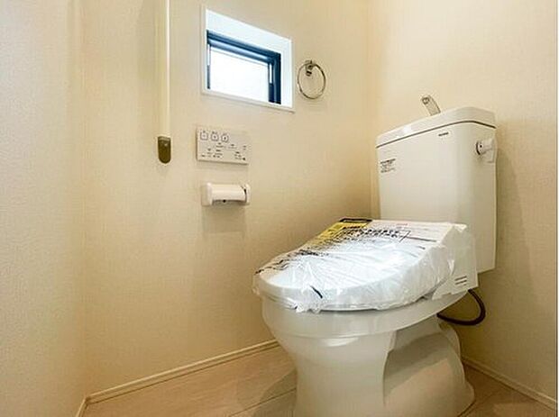 【トイレ】ZEH基準の高性能住宅ならではの高い断熱性で、冬場に冷え込みやすいトイレも快適な室温を保ちやすいのが魅力です 。