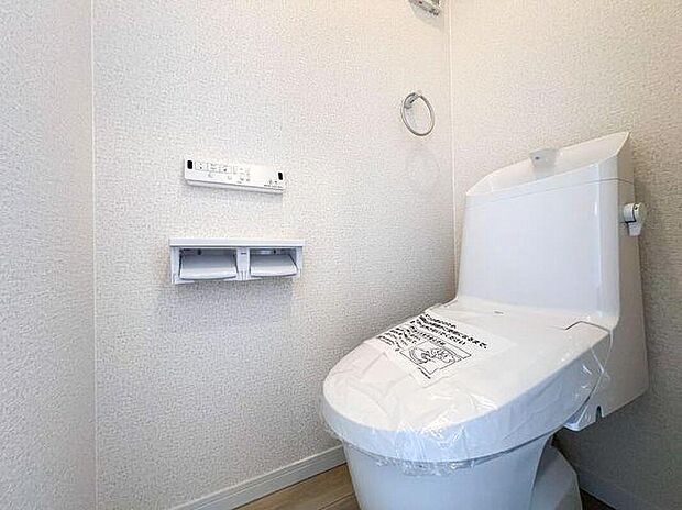 【トイレ】毎月の水道代を賢く抑えてくれる省エネ節水型の高機能トイレです。