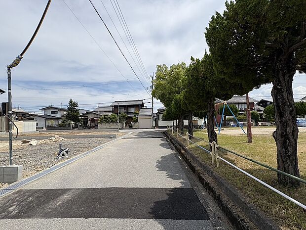 【前面道路】日当たり良好です
