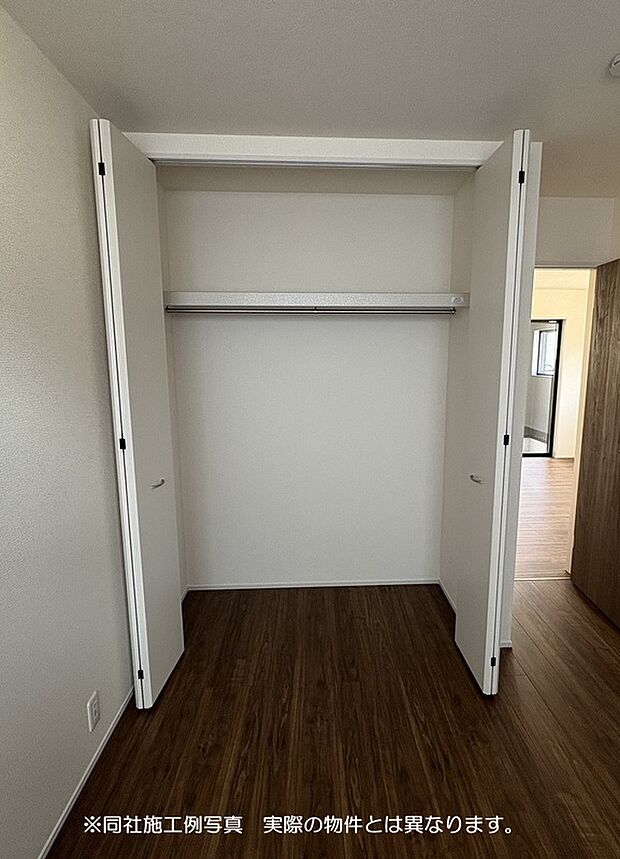 【クローゼット】同社施工例写真※実際の色・仕様は異なる場合がございます。