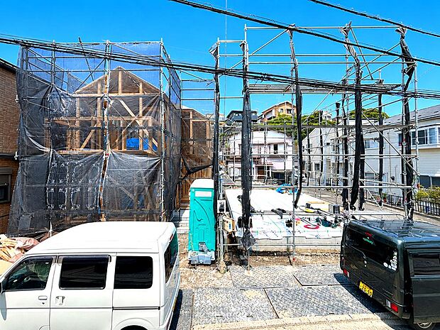 光と風が行わたる開放感あふれる邸宅　春には気持ちの良いそよ風、冬には朝の暖かな光　季節の移り変わりを感じる暮らしを実現