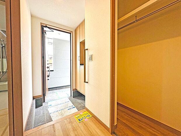 住まう人の帰り、訪れる人を優しく迎える安らぎに満ちた空間 上質感あふれるエントランス