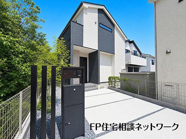 深く豊かな緑と爽快な青い空を感じるまさに横浜に暮らす心地よさを存分に堪能いただける邸宅です。グレードの高い設備仕様が標準装備のデザイン住宅で快適で便利な生活をお送り頂けます。