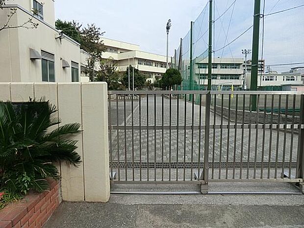 横浜市立鶴見中学校（約1,400m）