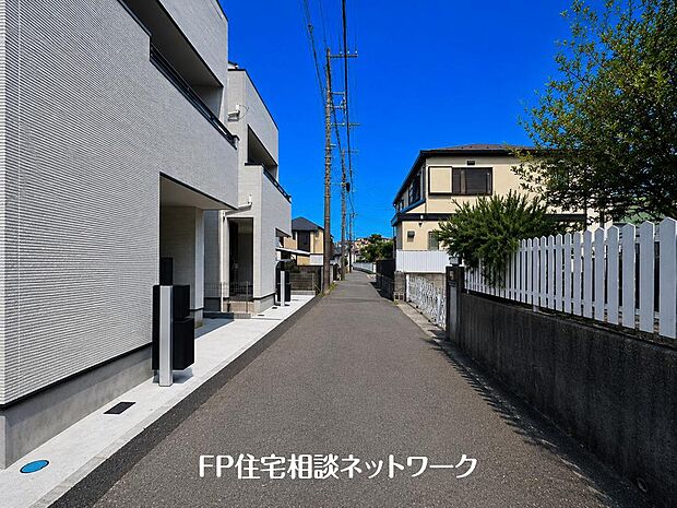 駅までも平坦なルートですので、自転車もラクラクご利用いただけます♪（本画像は外構一部をCGで作成しております。）