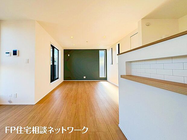 【リビング】18.66帖の広々ＬＤＫ。導線もしっかりと取れているので、ダイニングテーブルやソファーなどの家具もしっかりと配置できます。ゆったりとした広さの空間でご家族だんらんの時間をお過ごしください。