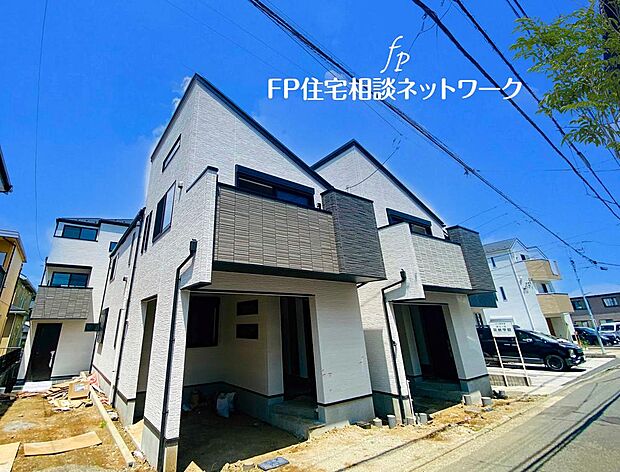 ≪類似外観同仕様≫  施工例のため分譲中の建物とは、外壁、屋根開口部等の形状・仕様が異なります。