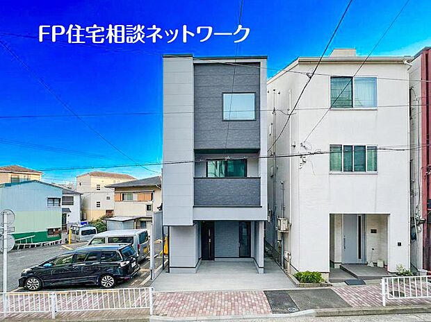 ≪類似外観同仕様≫  施工例のため分譲中の建物とは、外壁、屋根開口部等の形状・仕様が異なります。