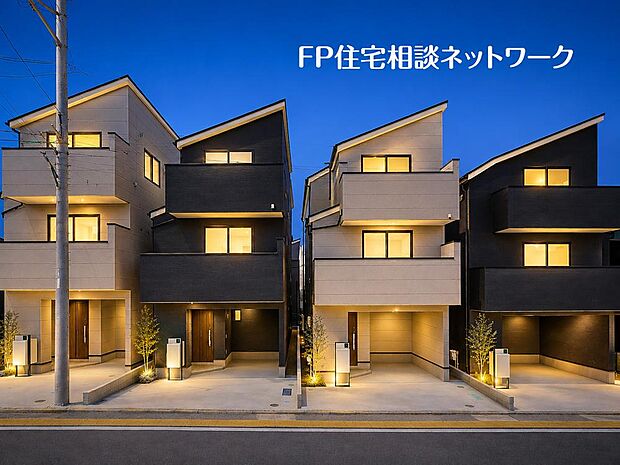 ≪類似外観同仕様≫ 施工例のため分譲中の建物とは、外壁、屋根開口部等の形状・仕様が異なります。
