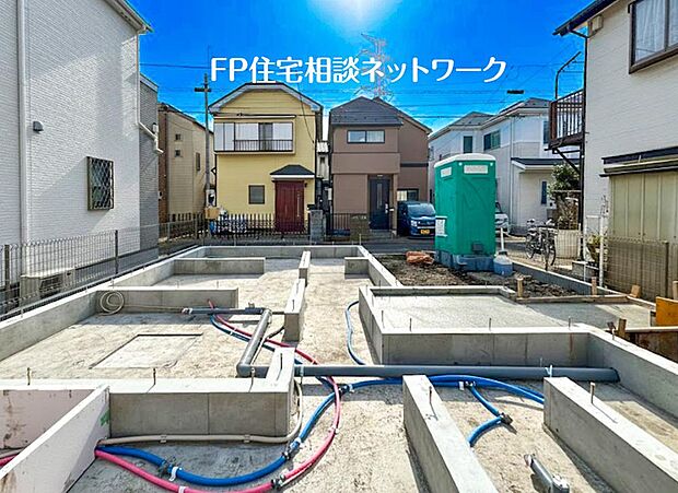 【現地外観写真】駅近でありながら周辺は住宅地となっており子育て家族にもピッタリ。毎日のお買い物も便利なエリアで暮らしやすさを実現するための住環境が整っています。