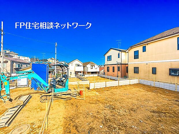 【現地外観写真】四季を通じて自然と触れ合えるスポットが周辺には盛りだくさん!お散歩やジョギング、週末のご家族での遊びに最適です。目の前に広がる開放感とゆとり、暮らしの夢を育む理想の住まいがここにはあります。
