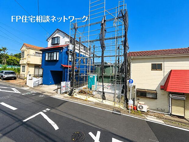 【現地外観写真】四季を通じて自然と触れ合えるスポットが周辺には盛りだくさん！お散歩やジョギング、週末のご家族での遊びに最適です。目の前に広がる開放感とゆとり、暮らしの夢を育む理想の住まいがここにはあります。