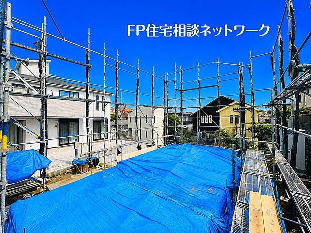 【現地外観写真】毎日のお散歩も快適な緑に恵まれたエリアは伸び伸びスローライフを叶えてくれます。自然豊富な季節の移ろいを身近に感じられる環境でストレスフリーな生活をお送りください。
