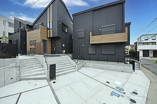 物件の陽当りや通風・仕様設備やお部屋の大きさの比較、近隣・周辺環境や街並みなど、資料には掲載していない情報が現地にはたくさんあります。 是非現地をご確認ください♪