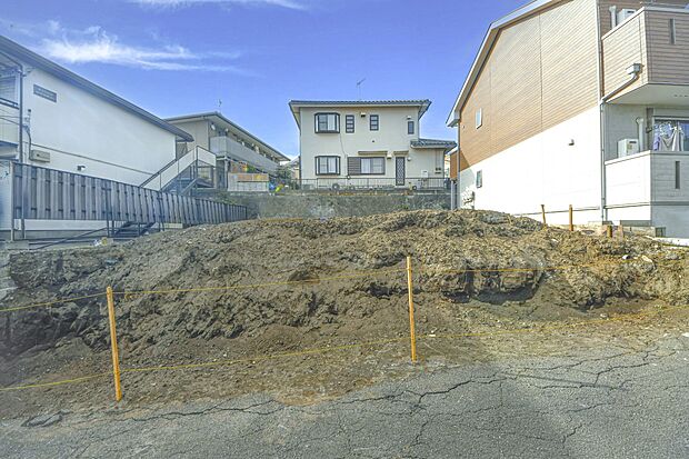 閑静な住宅地で子育て家族にピッタリ。緑に恵まれたエリアで、自然に包まれた穏やかな暮らしを実現するための、ゆとりある住環境が整っています。