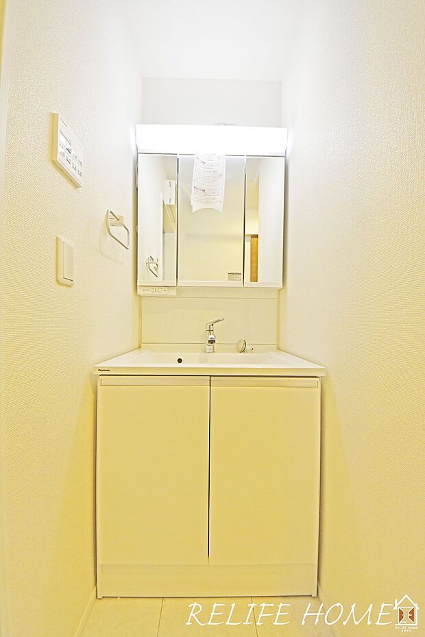 ■Styling Room■ ゆとりの洗面スペースで朝の身支度も快適スムーズに。髪のセットやお化粧もストレスなくこなせ、朝から気分良く通勤通学に向かえそうですね!