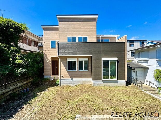 ■Appearance■一戸建てを中心とした街並みが整然と続き、周辺は高い建物が建っていないので、採光や開放性に恵まれ、空が広く緑の多い閑静な趣を感じる環境です。
