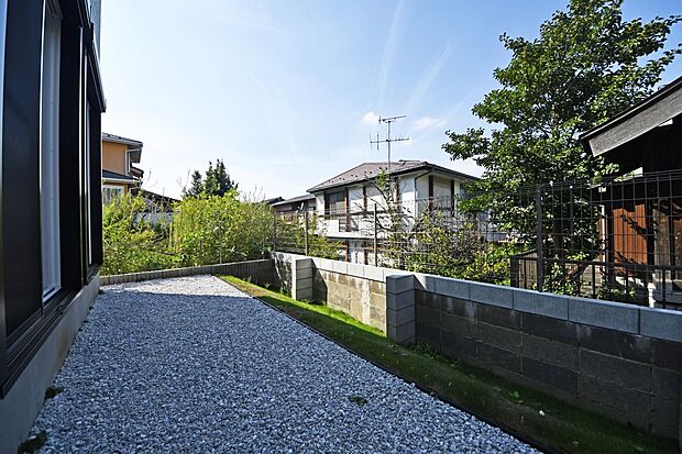 【庭】お庭での家庭菜園・ガーデニングを通じて、お子様と一緒に育てていくと、思い出も増えていきそうですね♪