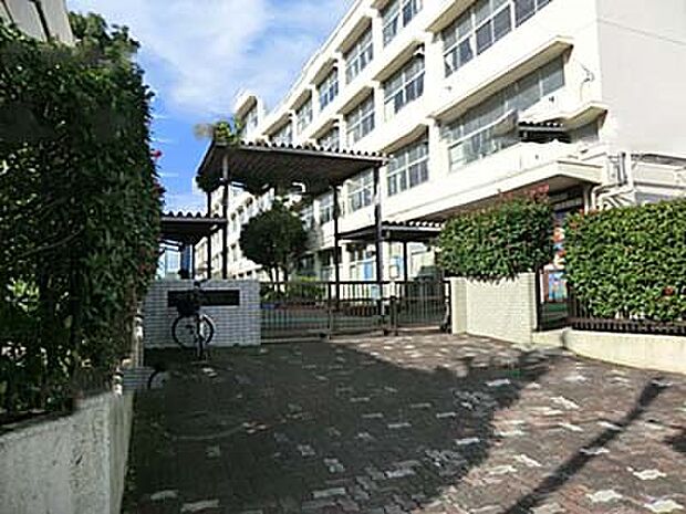 横浜市立新吉田小学校（約1,120m・徒歩14分）