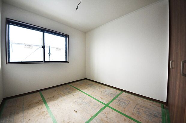 【リビング以外の居室】一人ひとりの大切なプライベート空間。ゆとりある広さで、一人の時間をゆったりと過ごせる安らぐお部屋になるはずです。