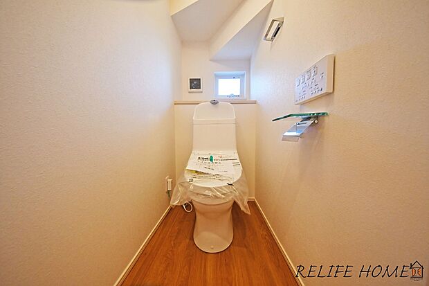 【温水洗浄便座】温水洗浄便座でオールシーズン関係なく暖かい便座で快適にお過ごしいただけます♪また、ウォシュレットによって感染症の予防にもつながります。※施工例（同仕様となりますが、カラーは異なります。）