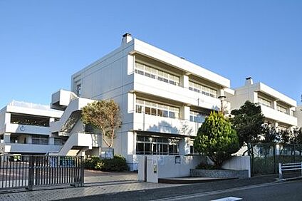 横浜市立東永谷中学校 450m(6分)