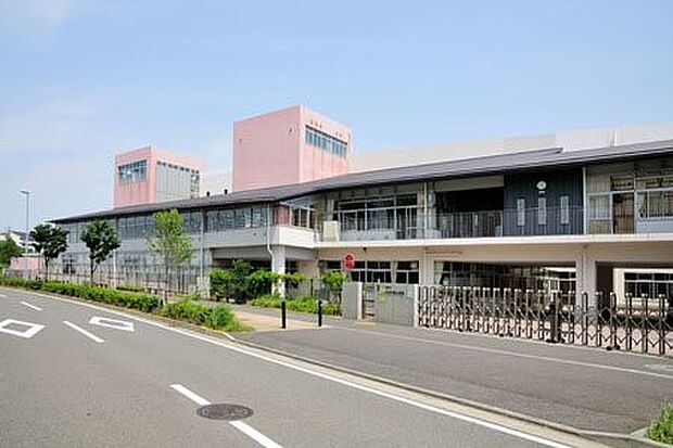 横浜市立市場小学校（約890m・徒歩12分）