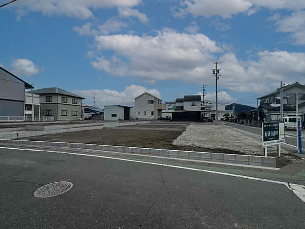 前面道路含む現地写真
現地(2025年1月)撮影