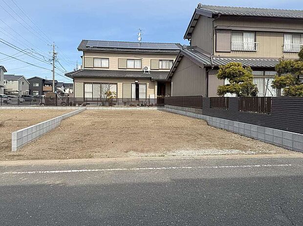 前面道路含む現地写真
敷地の奥行きがしっかり確保されたゆとりある区画。
現地(2026年2月)撮影