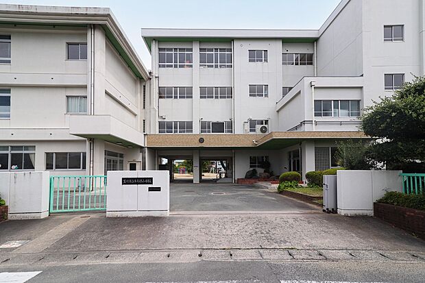 牛久保小学校（約913m）