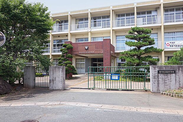 南部中学校（約733m）