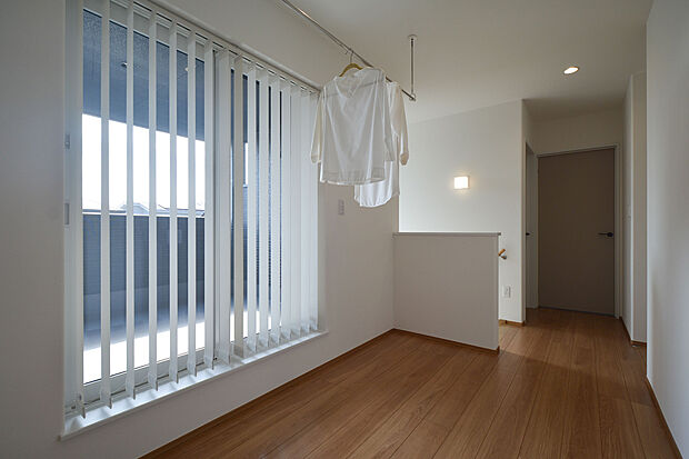 【室内物干し】室内物干しスペースを確保。天候や時間帯を気にせず洗濯ができ、共働き世帯にも嬉しいポイントです。