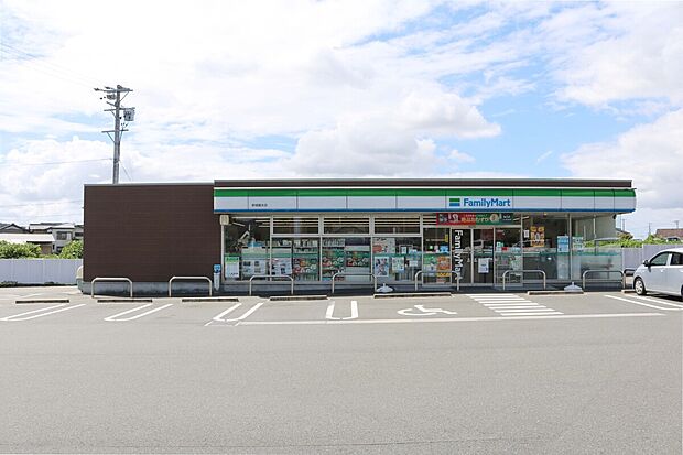 ファミリーマート新城富永店(約440m)