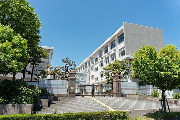 北中学校(約1,300m)