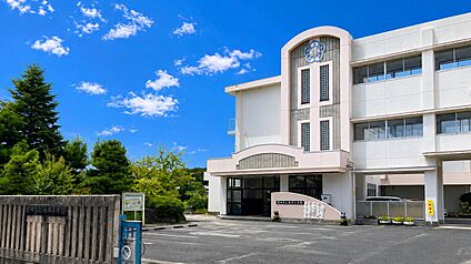 豊田市立梅坪小学校 980m(徒歩13分)