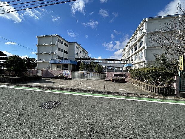 芳川北小学校（約240m）