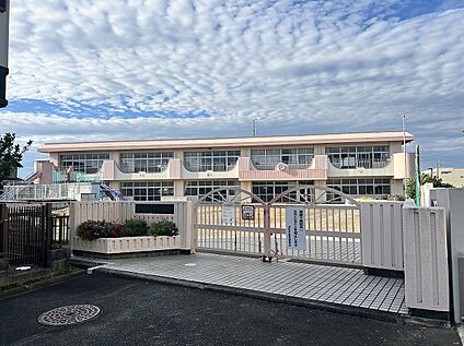 芳川幼稚園 820ｍ(徒歩11分)