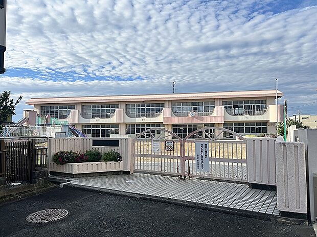 芳川幼稚園（約820m）