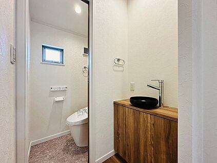 【トイレ横、廊下洗面】