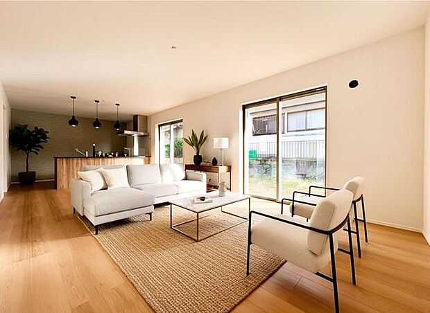 【同形状・同仕様写真(リビング)】※【類似内観同仕様】施工例のため分譲中の内観とは形状・仕様が異なります。
明るい陽光が差し込むリビングに、ご家族の笑顔と会話が弾みますね。